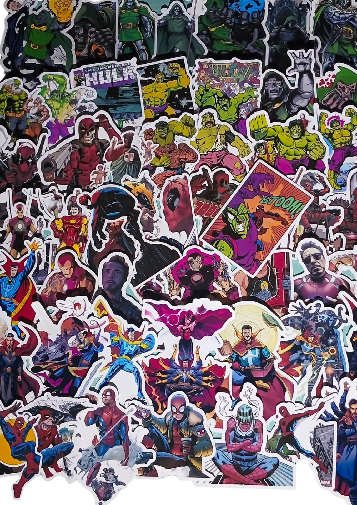 Pack de 54 stickers de super-heróis da Marvel espalhados